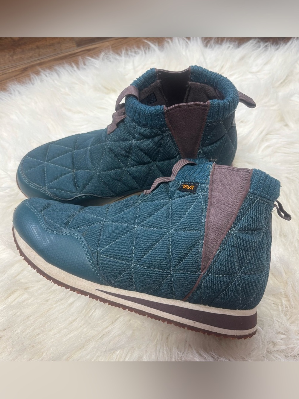 Teva Women's “ReEmber” Mid slip-on Quilted Puffer Winter Booties size Women’s 8